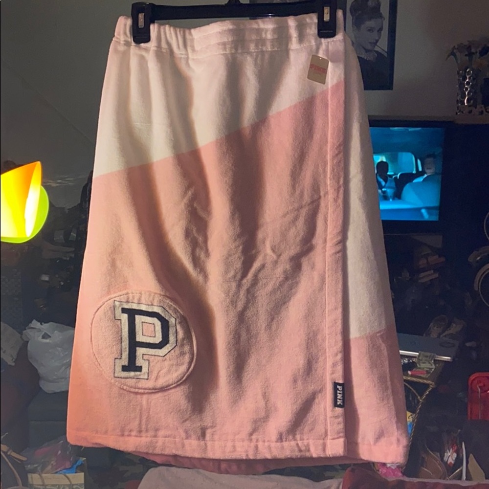 Pink Velcro towel, adjustable, with pocket, NWT